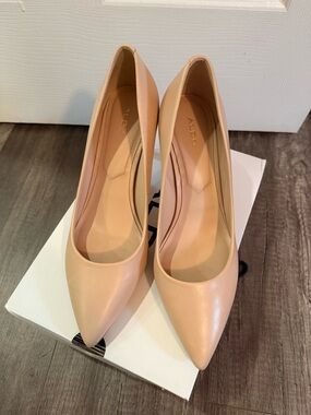 ALDO Nude Pointed-Toe Pumps Size 9
